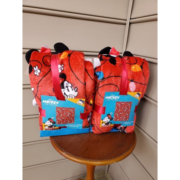 Bundle Disney, Minnie Mouse Plush Blanket & Animatronic Mickey Mouse Christmas - Picture 7 of 16